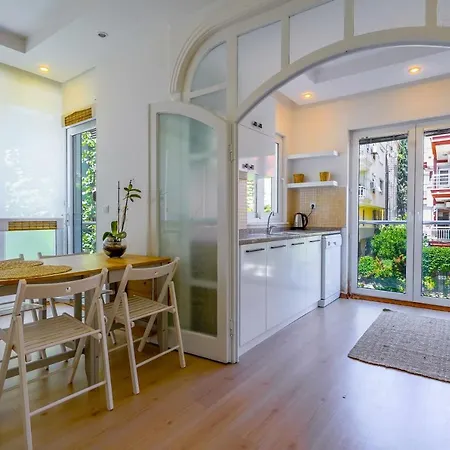 Refreshing House Near Beach And Popular Attractions In Muratpasa, Appartement *
